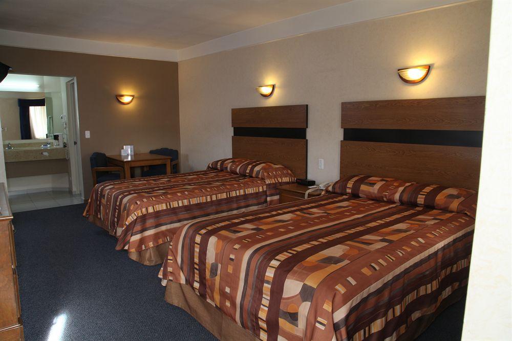 American Inn Hotel & Suites Parral Экстерьер фото