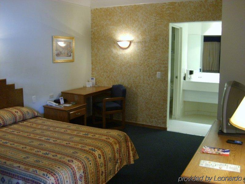 American Inn Hotel & Suites Parral Экстерьер фото